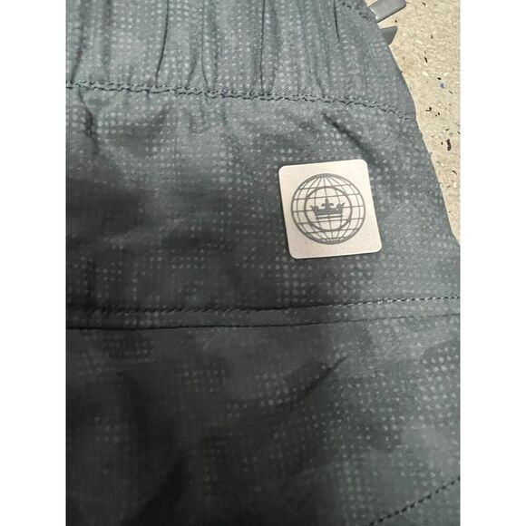 Peter Millar NWT Crown Sport Active Swift Performance Shorts Camo XL MSRP: $90 - Picture 9 of 11